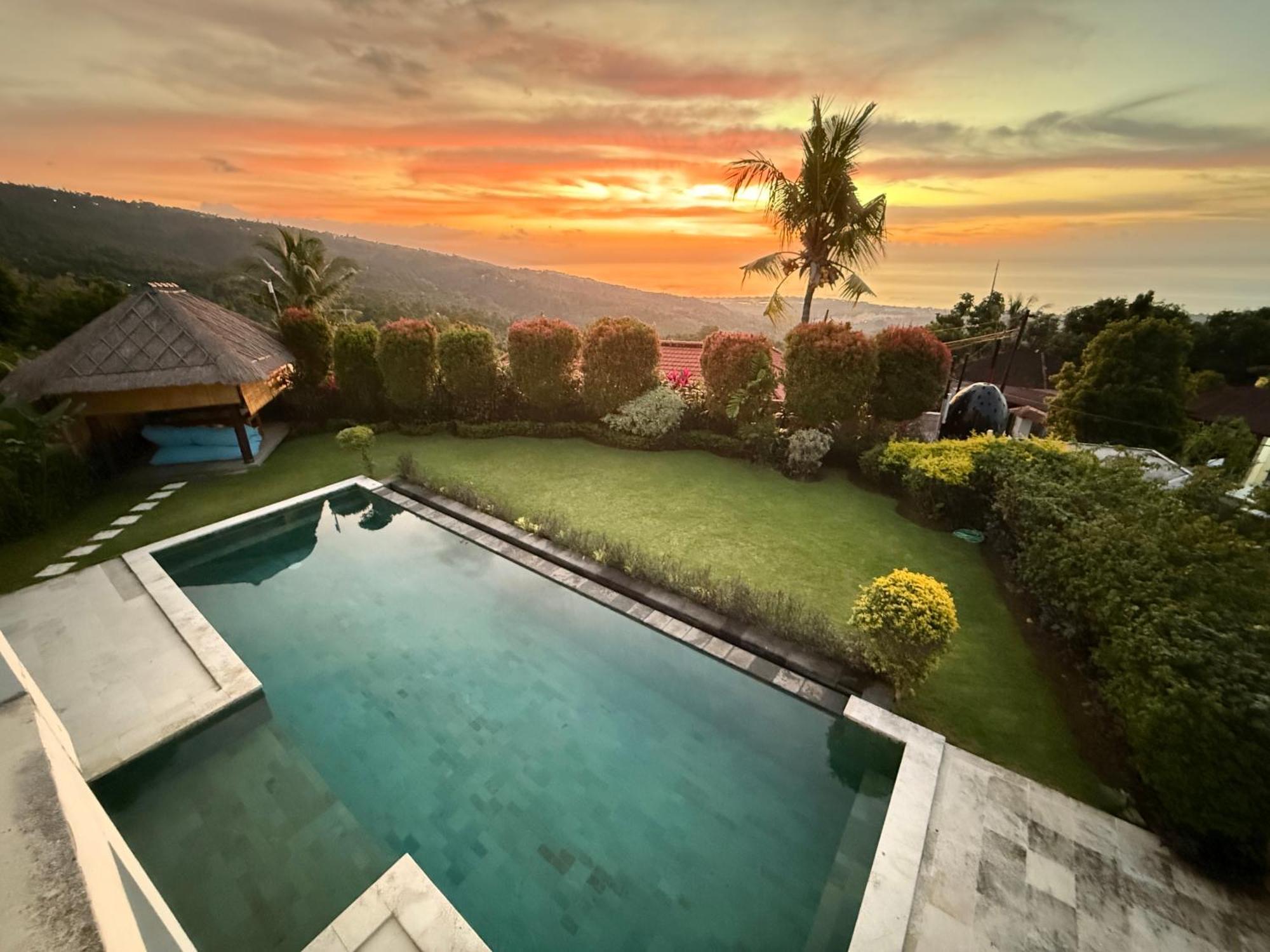 Putih Lovina (Bali)